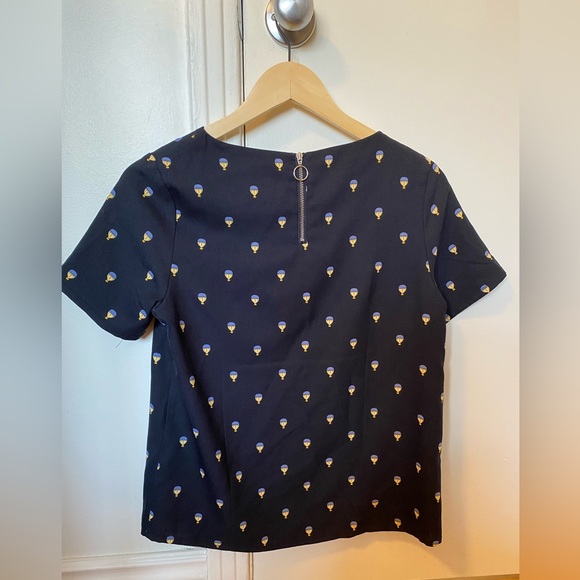 Cute short-sleeve blouse with hot-air balloon print! - Picture 3 of 5